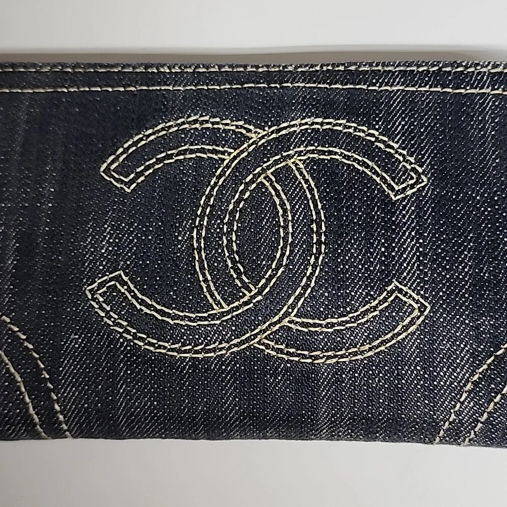 CHANEL Vintage Zip around Denim wallet - Picture 2 of 16